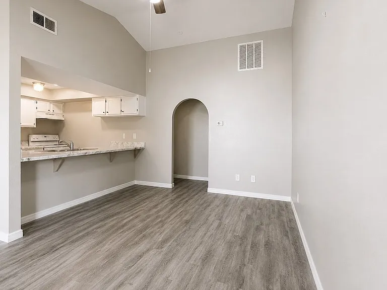 3603 SE 9th Pl — Photo 3