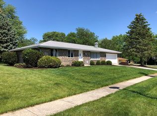1004 Country Dr, Shorewood, IL 60404