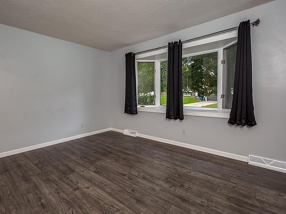 3rd image of 142 Colony Dr