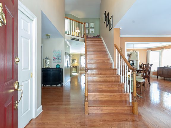 4th image of 105 Great Oak Dr