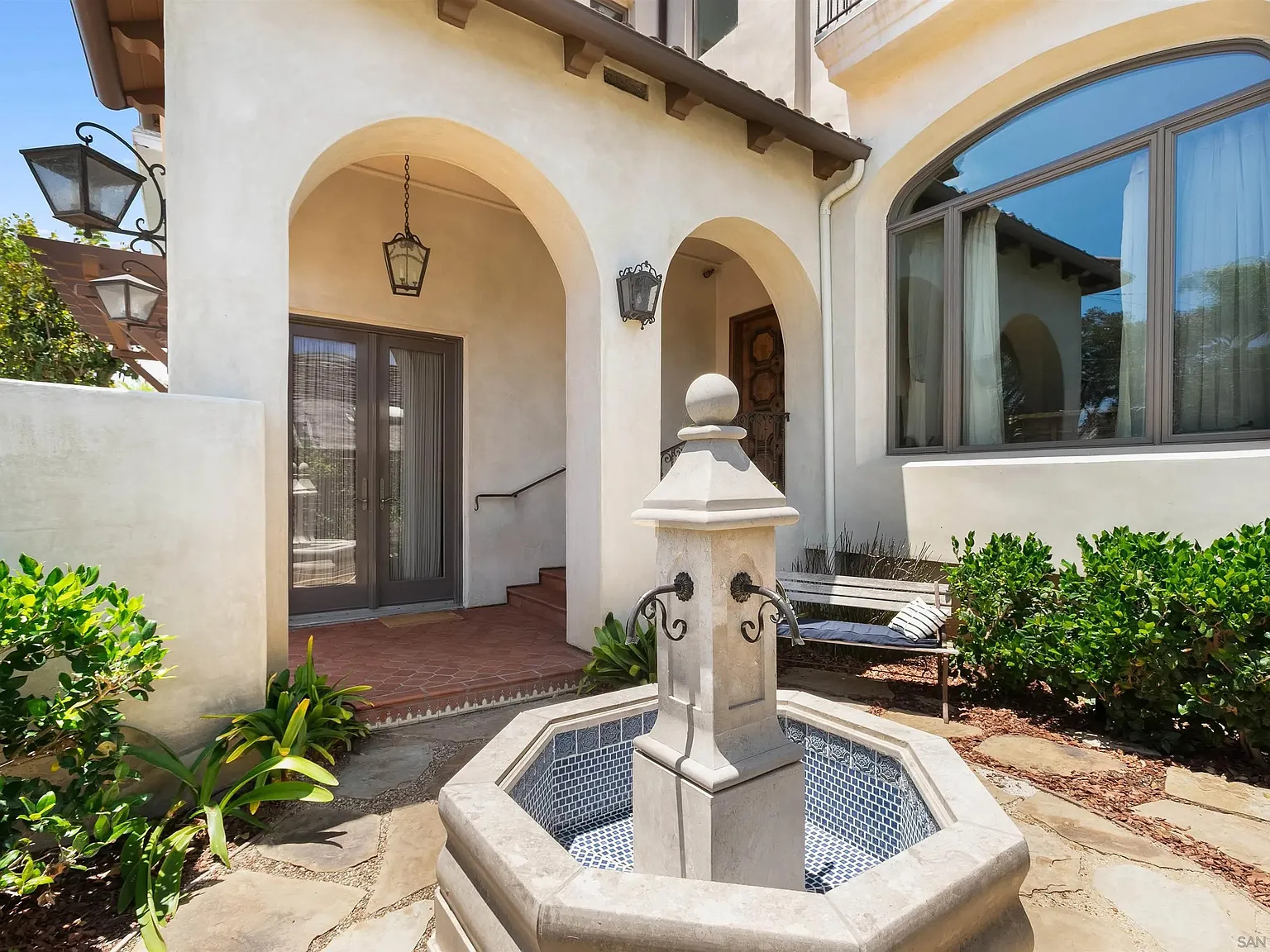 4 bed, 4.5 bath, 2852 sqft, $10,000 — Photo 3