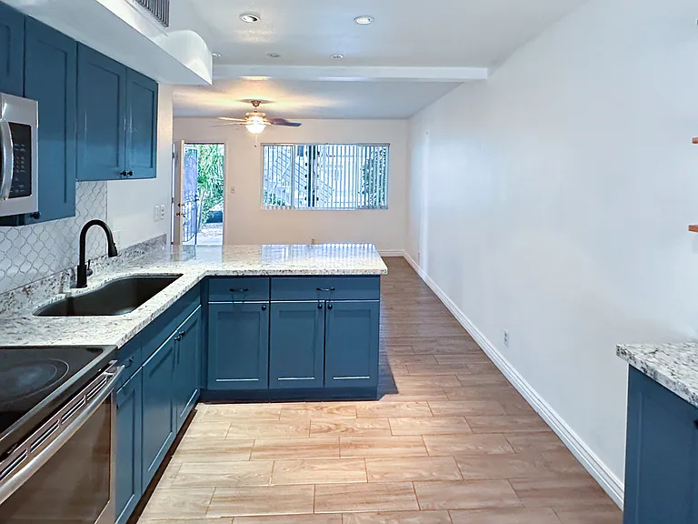 749 E Montebello Ave #121 — Photo 7