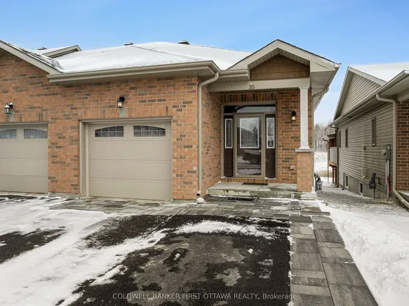 35 Perthmore St, Perth, ON K7H 3P1