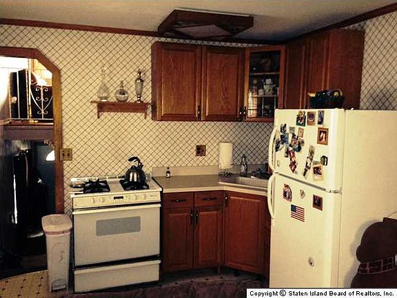 2nd image of 55 Ionia Ave