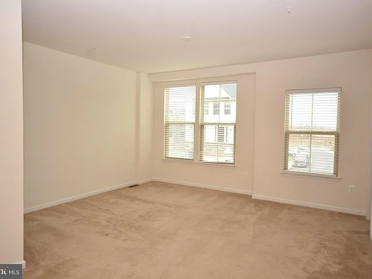 5942 Leben Dr — Photo 12
