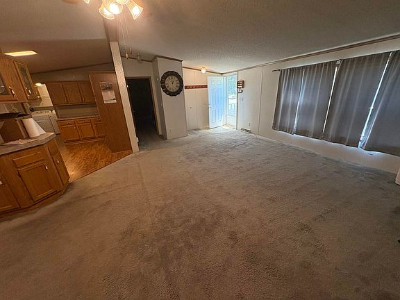 3rd image of 122 S Prairie St