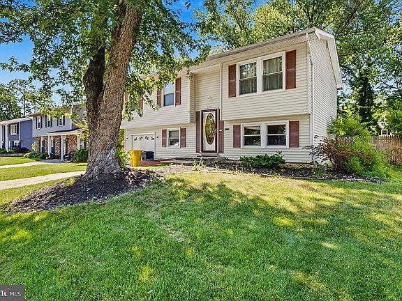 3rd image of 987 Summer Hill Dr