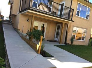 216 E Lakeview Pl #1A, Chestermere, AB T1X0A2