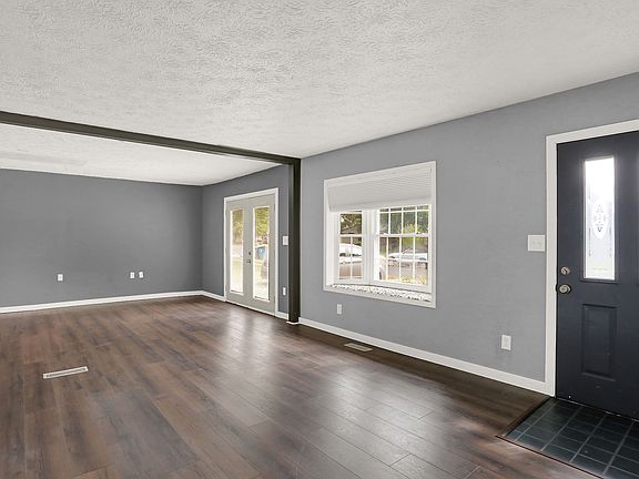 3rd image of 160 Oxbow Rd