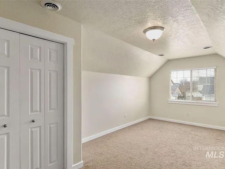 916 N Wolfsburg Ave — Photo 11
