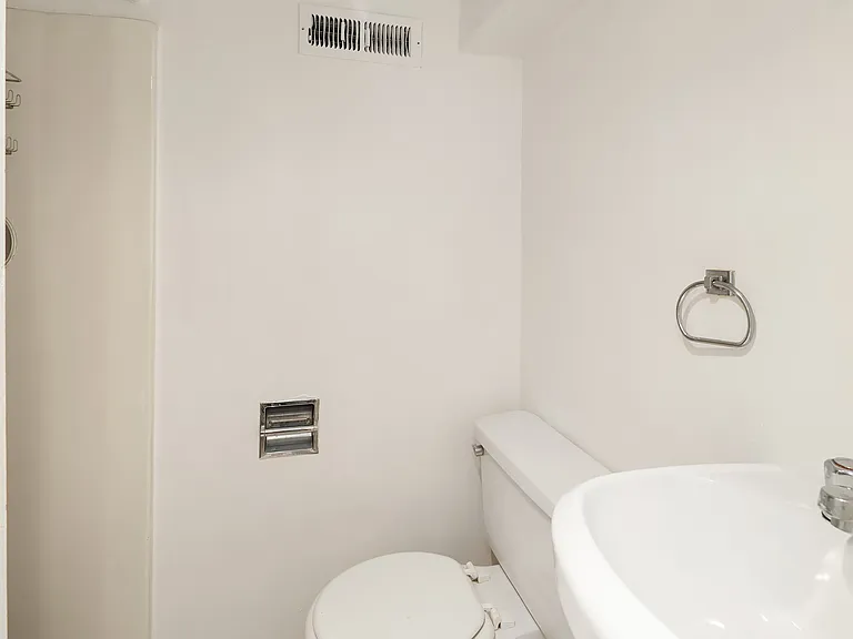 2031 Eastlake Ave E — Photo 8