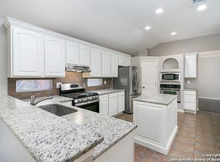 9423 Collier Flts, Helotes, TX 78023