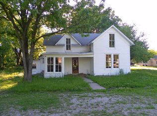 302 S 10th St, Burlington, KS 66839