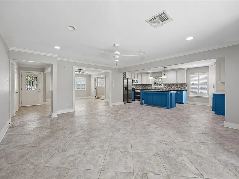 10303 Greenwillow St — Photo 6
