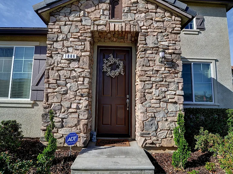 1886 N Highland Ave — Photo 2