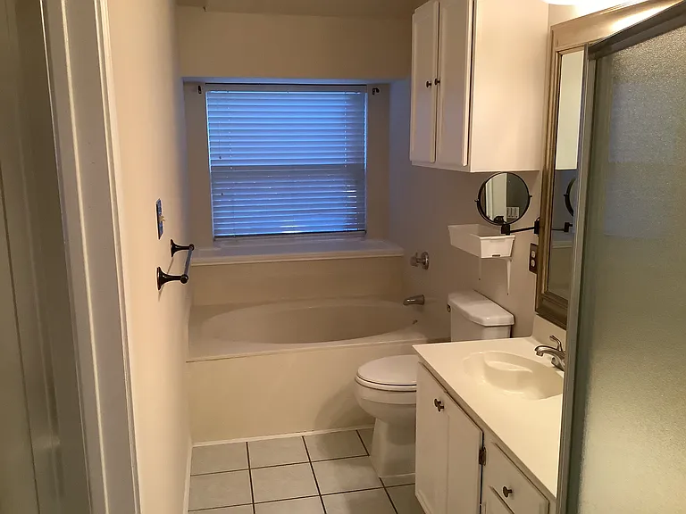 Creekpoint Dr — Photo 7