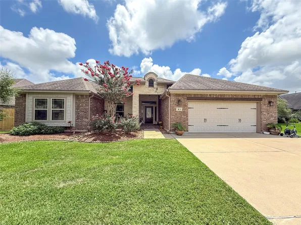 313 Creekside Ln, Lake Jackson, TX 77566