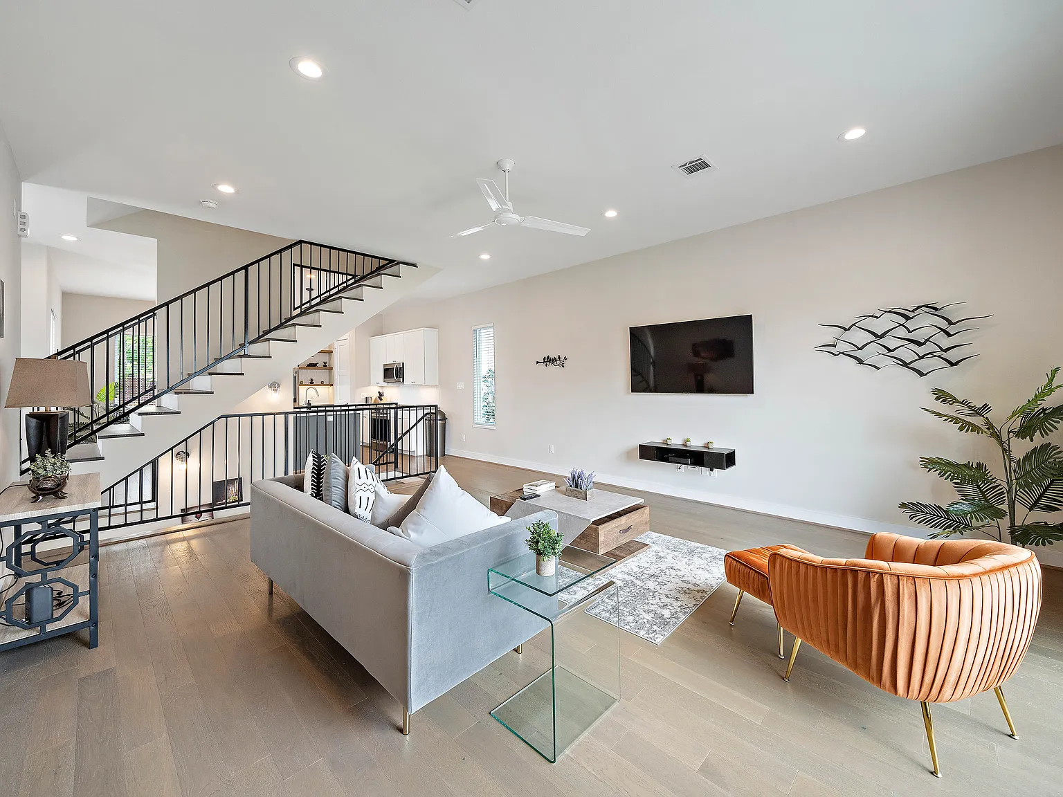 3 bed, 2152 sqft, $4,500 — Photo 1