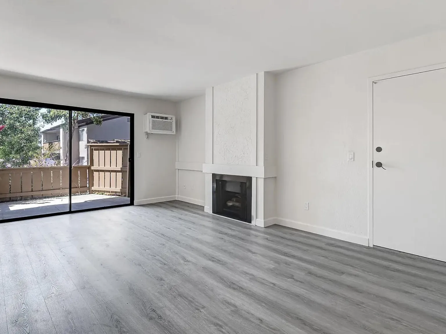 1 bed, 684 sqft, $2,400 — Photo 4