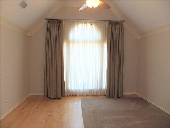 5th image of 6137 Park Meadow Ln