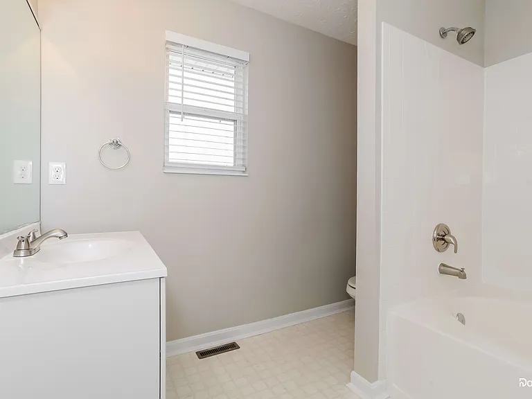 3047 James Pl — Photo 10
