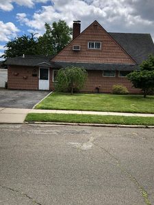 42 Hearth Ln, Westbury, NY, 11590