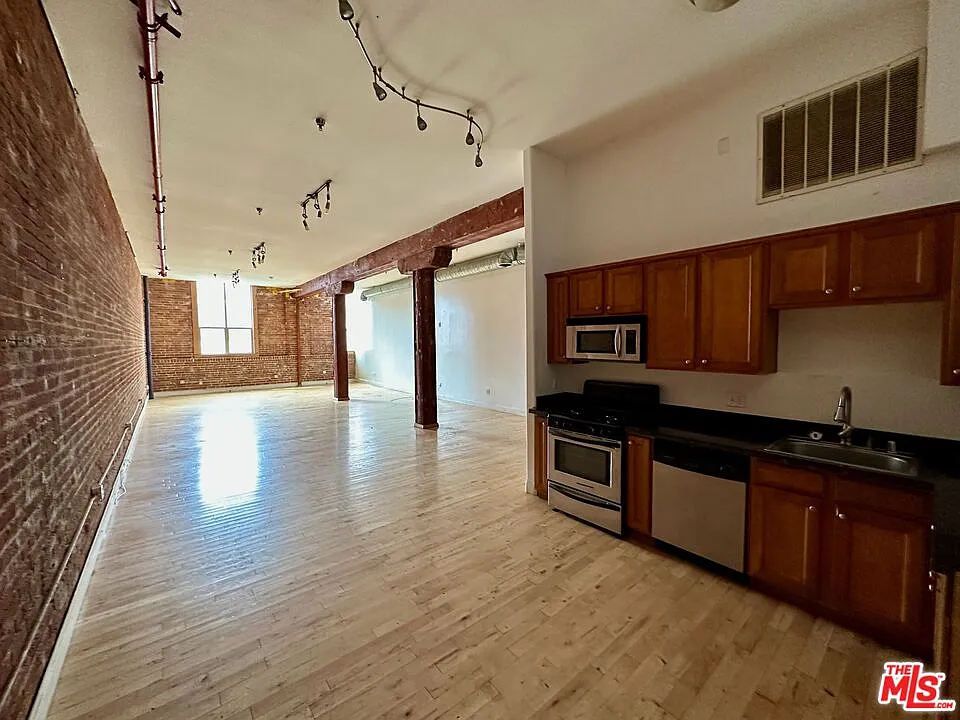 726 S Santa Fe Ave #202