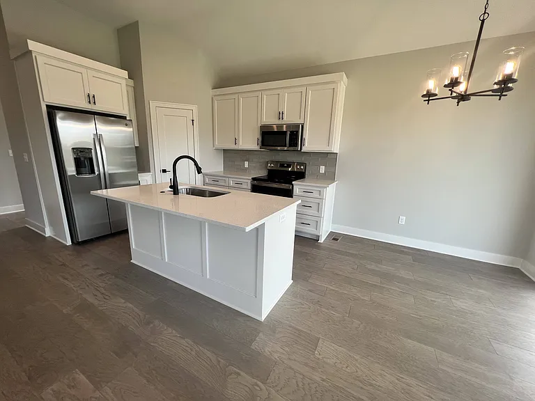 1299 SW Heartwood Dr — Photo 4
