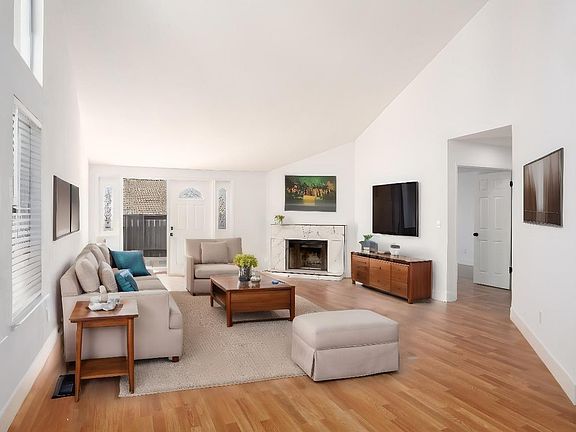 3rd image of 1104 Devonshire Court