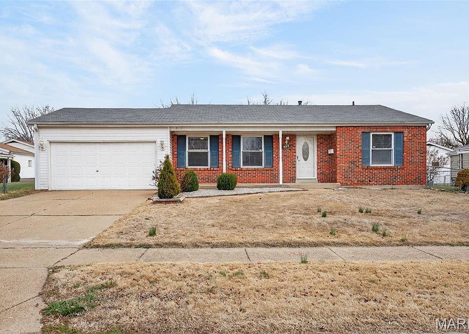 1st image of 525 Fox Crest Dr