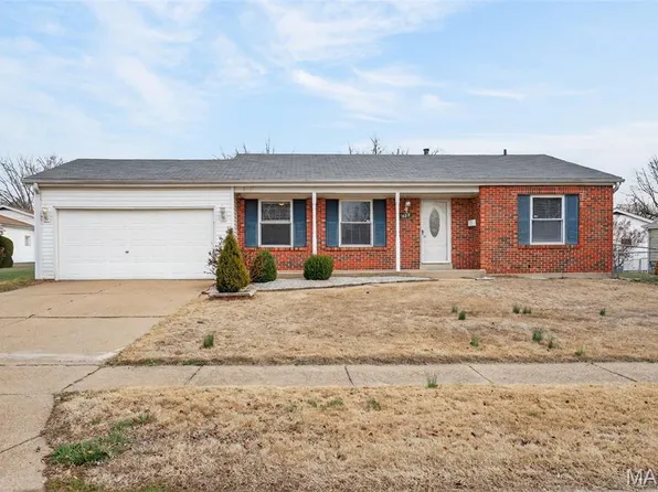 525 Fox Crest Dr, Hazelwood, MO 63042