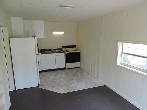 3rd image of 505 1/2 E Virginia Ave
