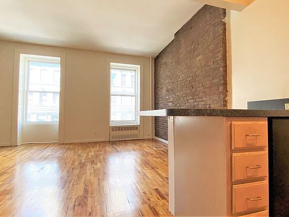 3rd image of 38 W 85th St #3A