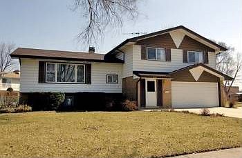 3rd image of 11 E Debbie Dr