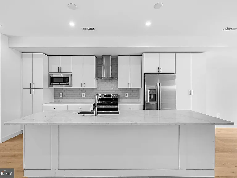2534 Elvans Rd SE — Photo 4