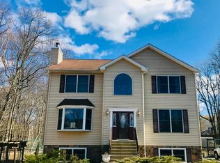 110 Mink Rd, Dingmans Ferry, PA 18328