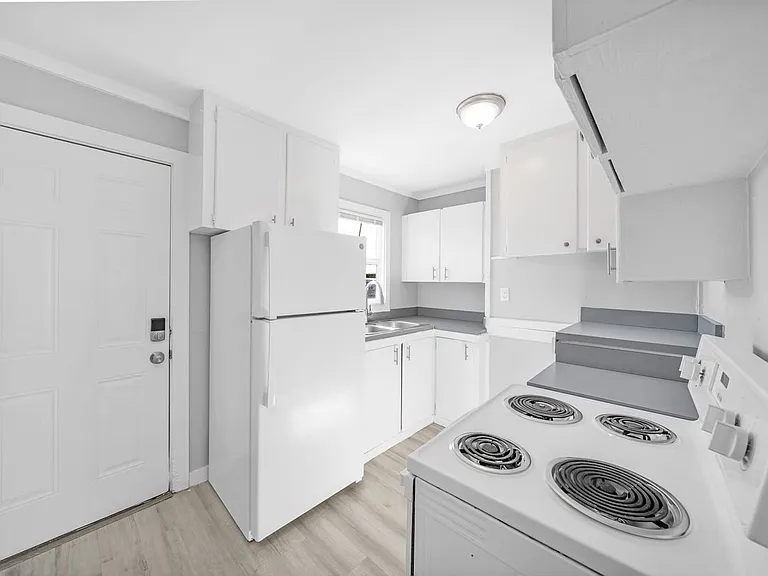 Eastgate Apartments — Photo 17