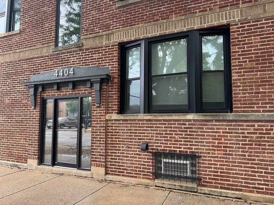 1st image of 4404 N Melvina Ave #1