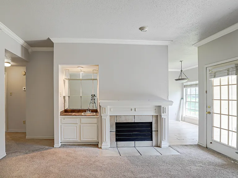 3550 Country Square Dr #409 — Photo 5