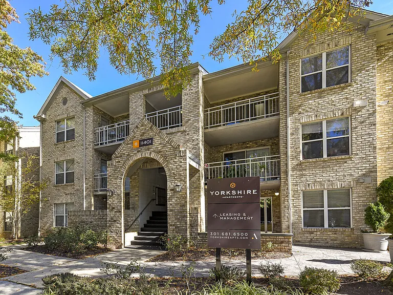 Yorkshire Apartments — Photo 21