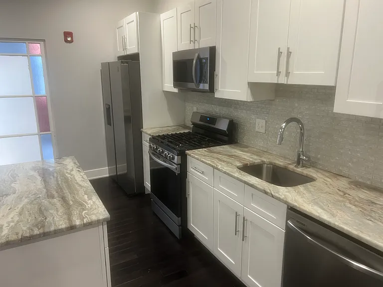 302 Richmond St #27A — Photo 3