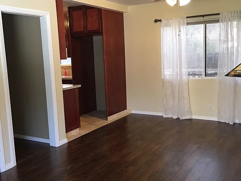 145 N Shamrock Ave — Photo 5