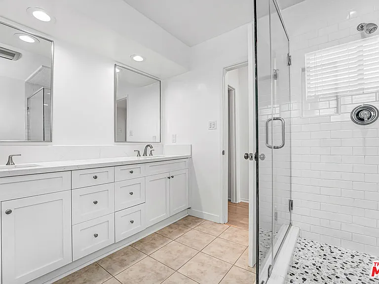 10393 Almayo Ave #5 — Photo 6