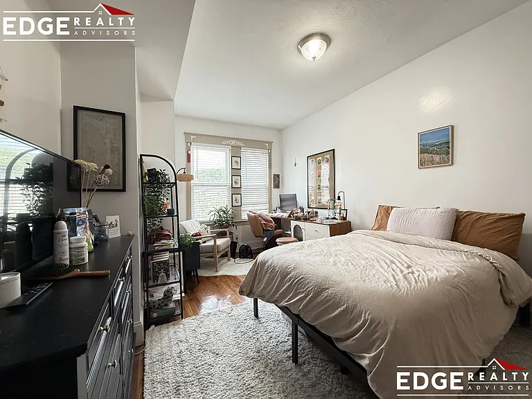 140 Sutherland Rd #3 — Photo 4