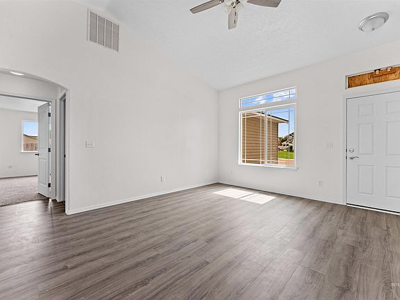 3rd image of 16798 Bayou Way