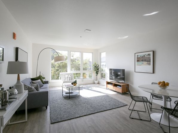 3250 Hollis St Unit 209
