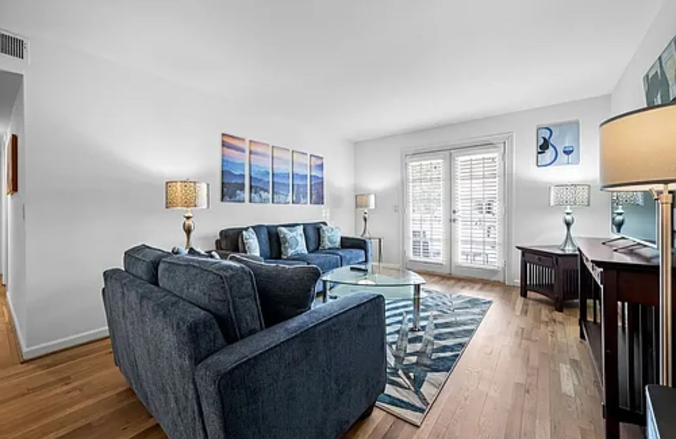 2 bed, 1050 sqft, $2,200 — Photo 4