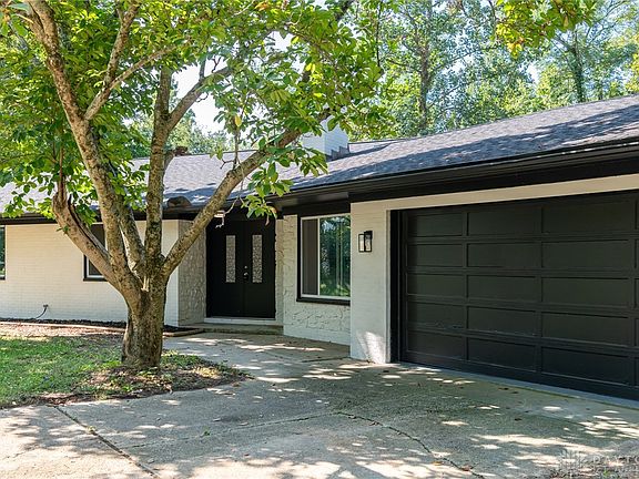 2nd image of 2511 Spahr Rd