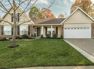 1562 Ivy Chase Ln, Fenton, MO 63026