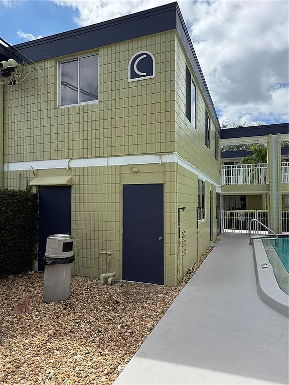 2 bed, 1.0 bath, 792 sqft, $2,250 — Photo 2